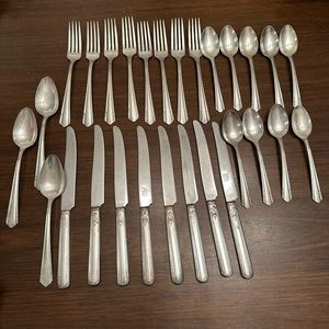 Wm Rogers A1 Plus 1934 Oneida Malibu Flatware 28 pc Silverplate Art deco fork